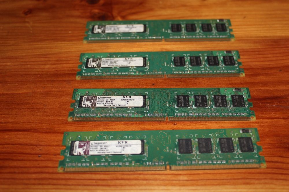 4 Módulos Memória RAM Kingston 1Gb DDR2 667MHz