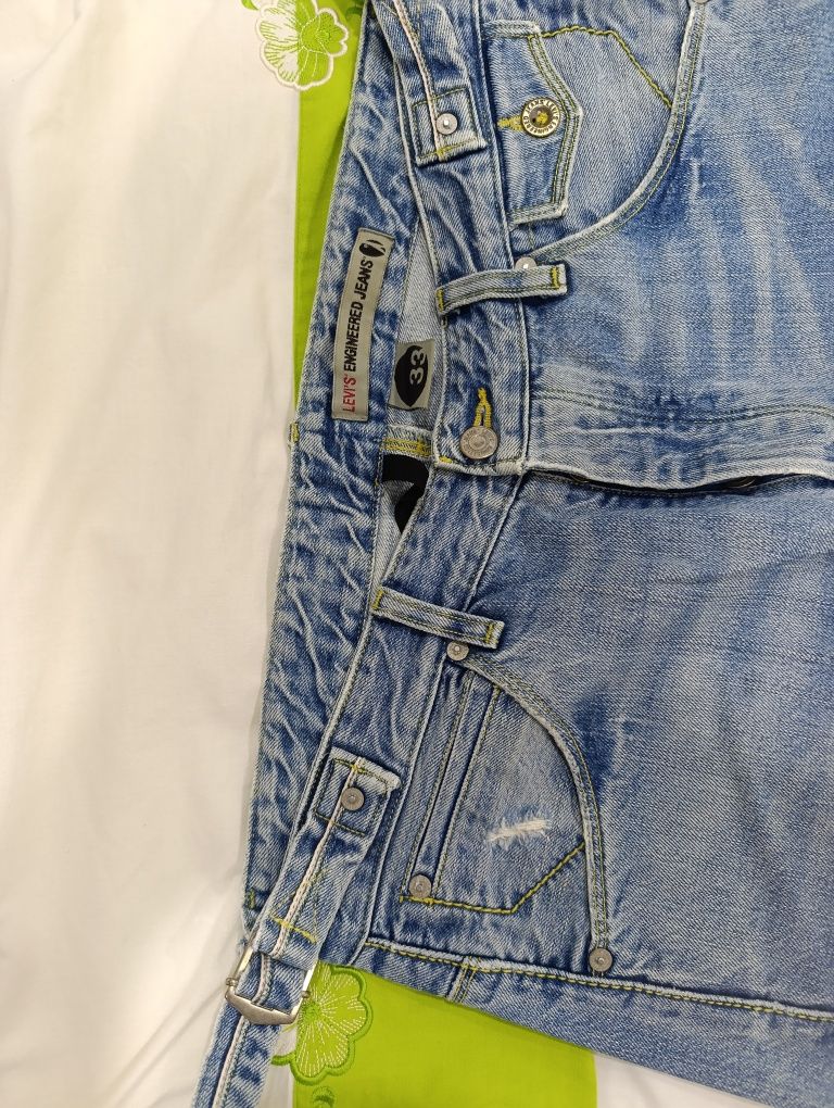 Levis Engineered Jeans