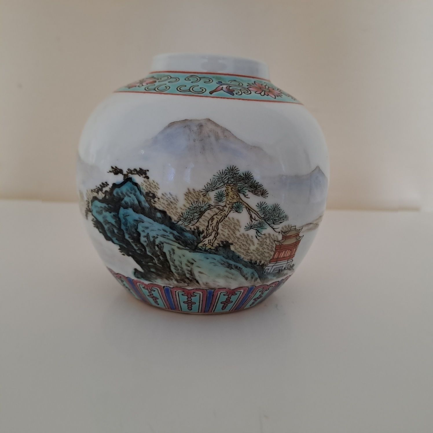 Porcelanowy wazon chinski.