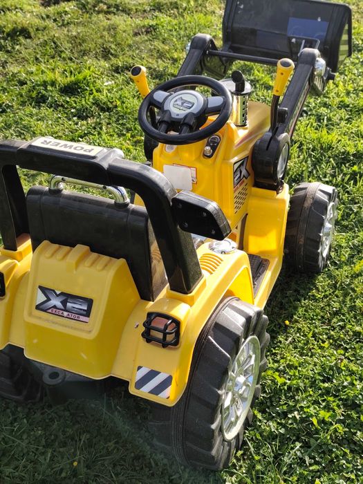 Ciągnik dla dzieci na akumulator