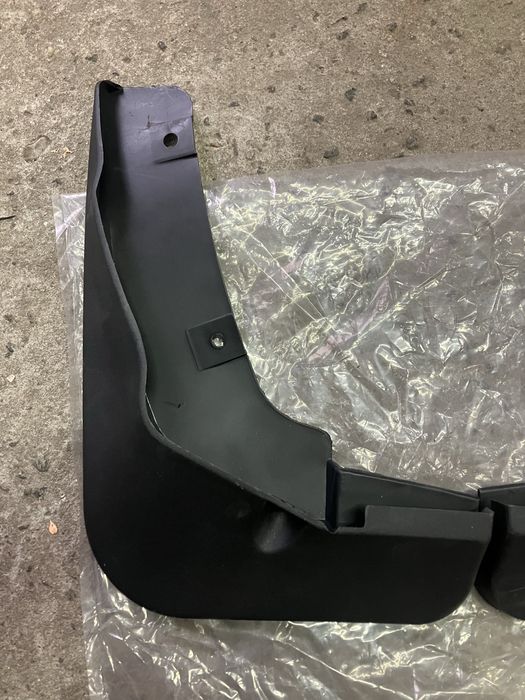 Брозговики Пежо 3008