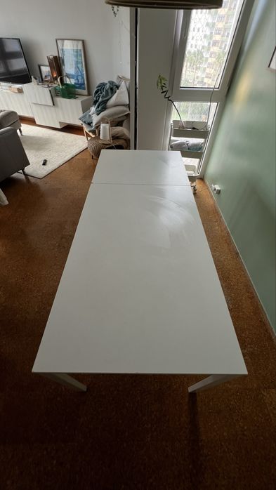 MESA DE JANTAR IKEA VIHALS - PERFEITA PARA O SEU ESPAÇO!