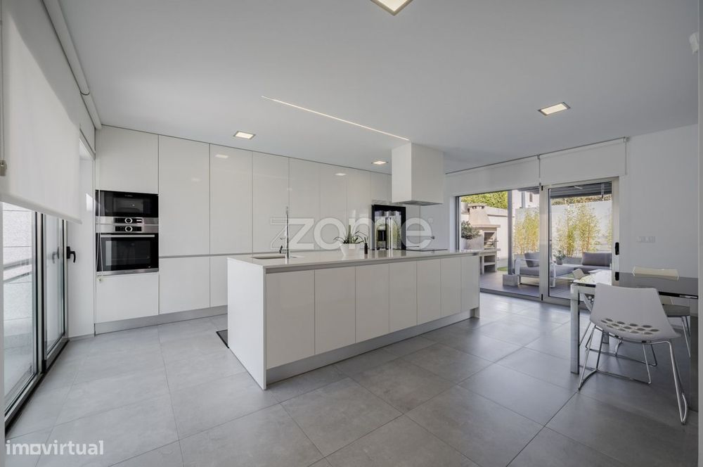 Moradia T3 com piscina em Nogueira- Braga