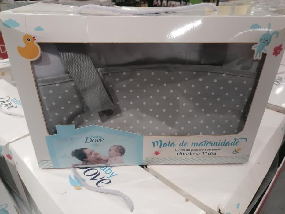 Malas de maternidade com produtos