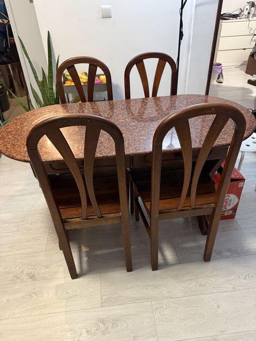 Mesa de jantar com cadeiras