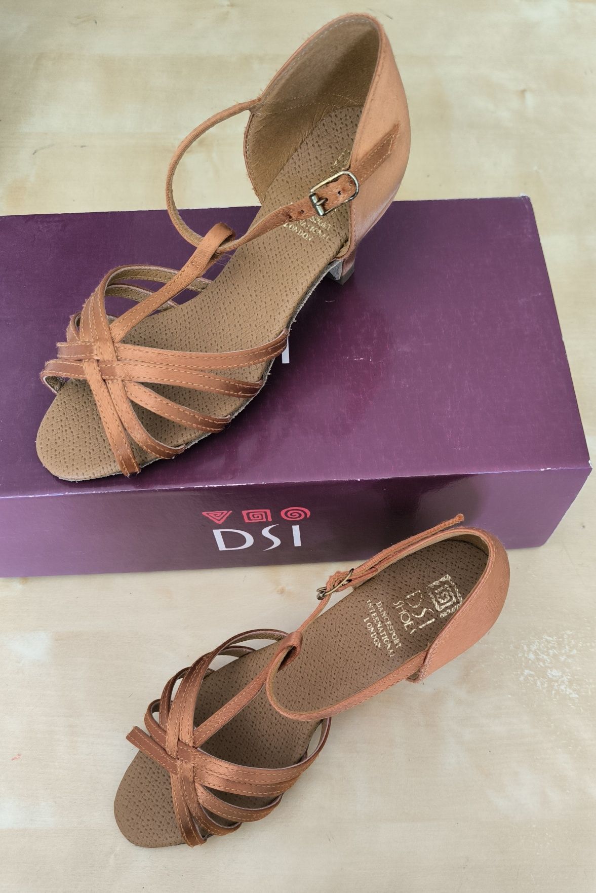Sapatos de dança latinas NOVOS