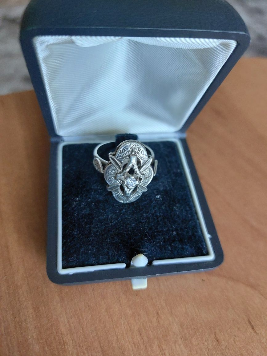 Продам кольца женские.