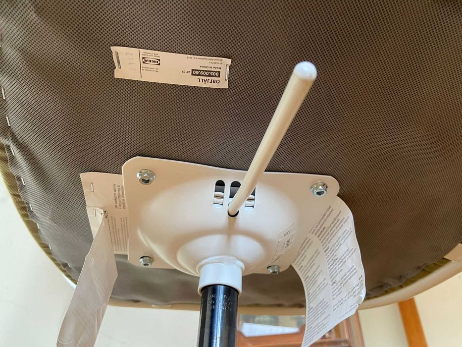 Cadeira giratória ORFJALL (adulto) COR EXCLUSIVA