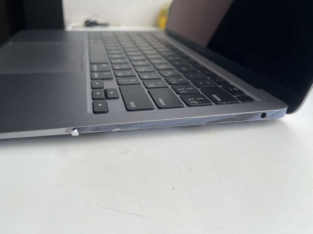 Makbook  air M1 в бронеплівці   батарея 96%