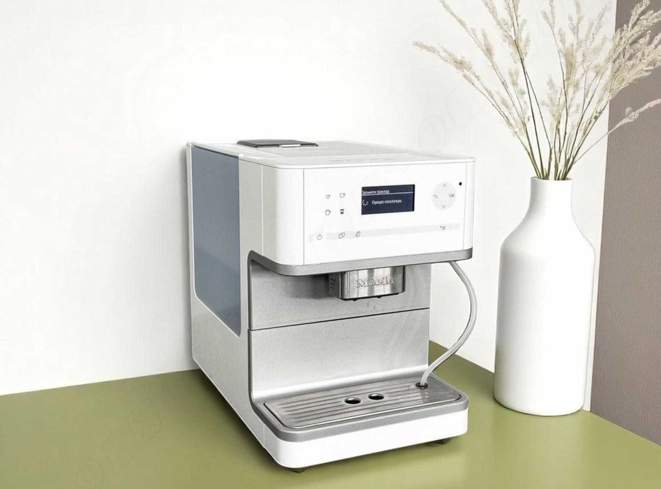 Кавомашина Miele / Миле CM 61, автомат, біла, капучинатор