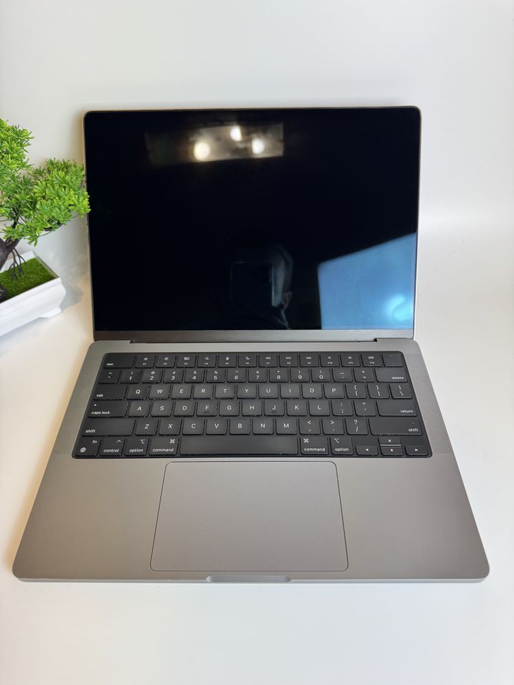 Apple MacBook Pro M1 14,2" A2442 | M1 Pro / 16GB RAM / 512GB SSD