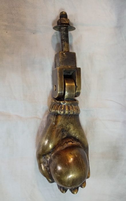 Batente Forma Mão Bronze 2