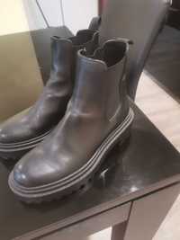 Botins novos stradivarius