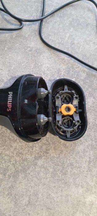 акумуляторна бритва philips s301