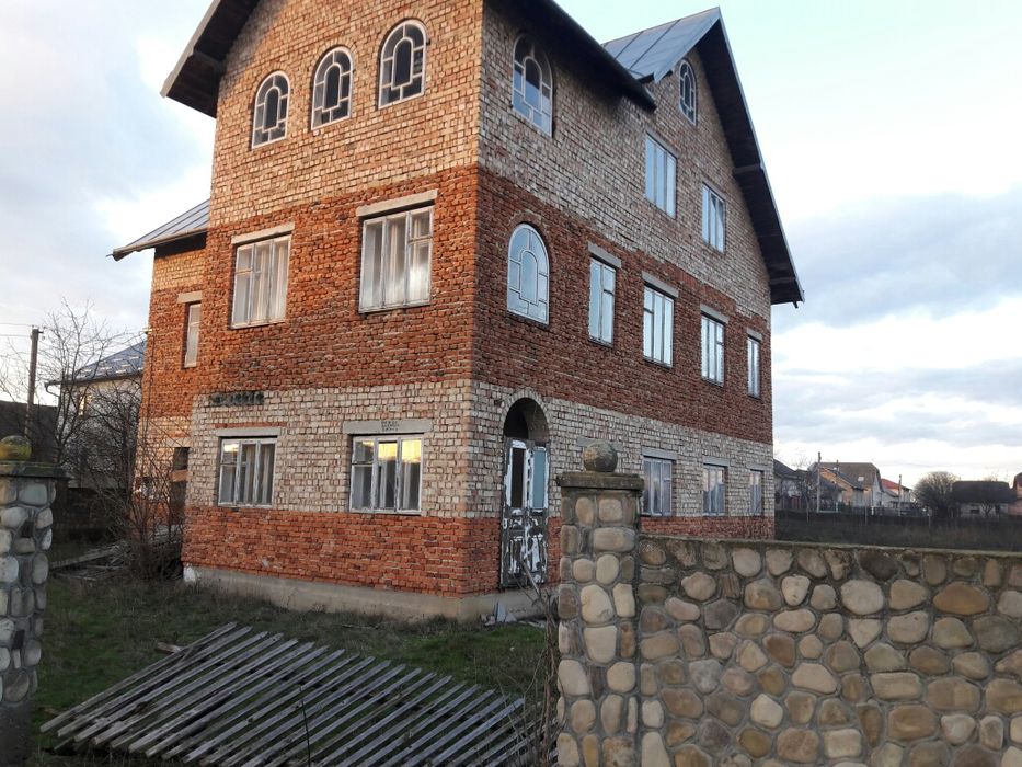 3-х поверховий будинок в м.Тлумач