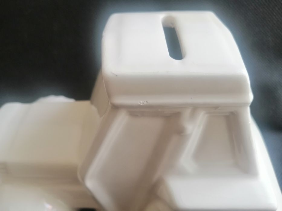 Trator mealheiro louça banco Crédito Agrícola Mútuo uma raiz no País