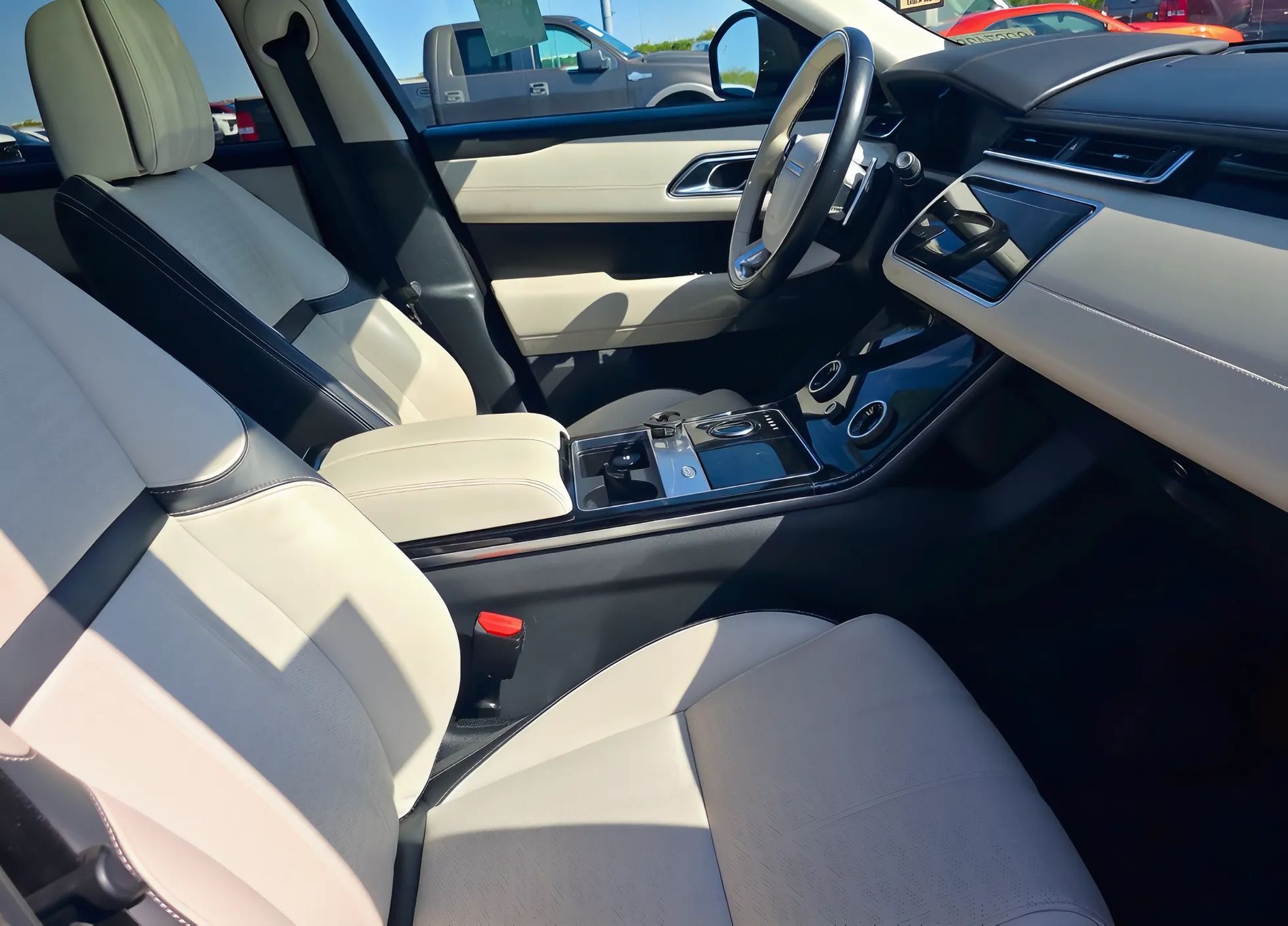 Land Rover Range Rover Velar R-Dynamic SE / 2.0L / Auto Sprawdzone