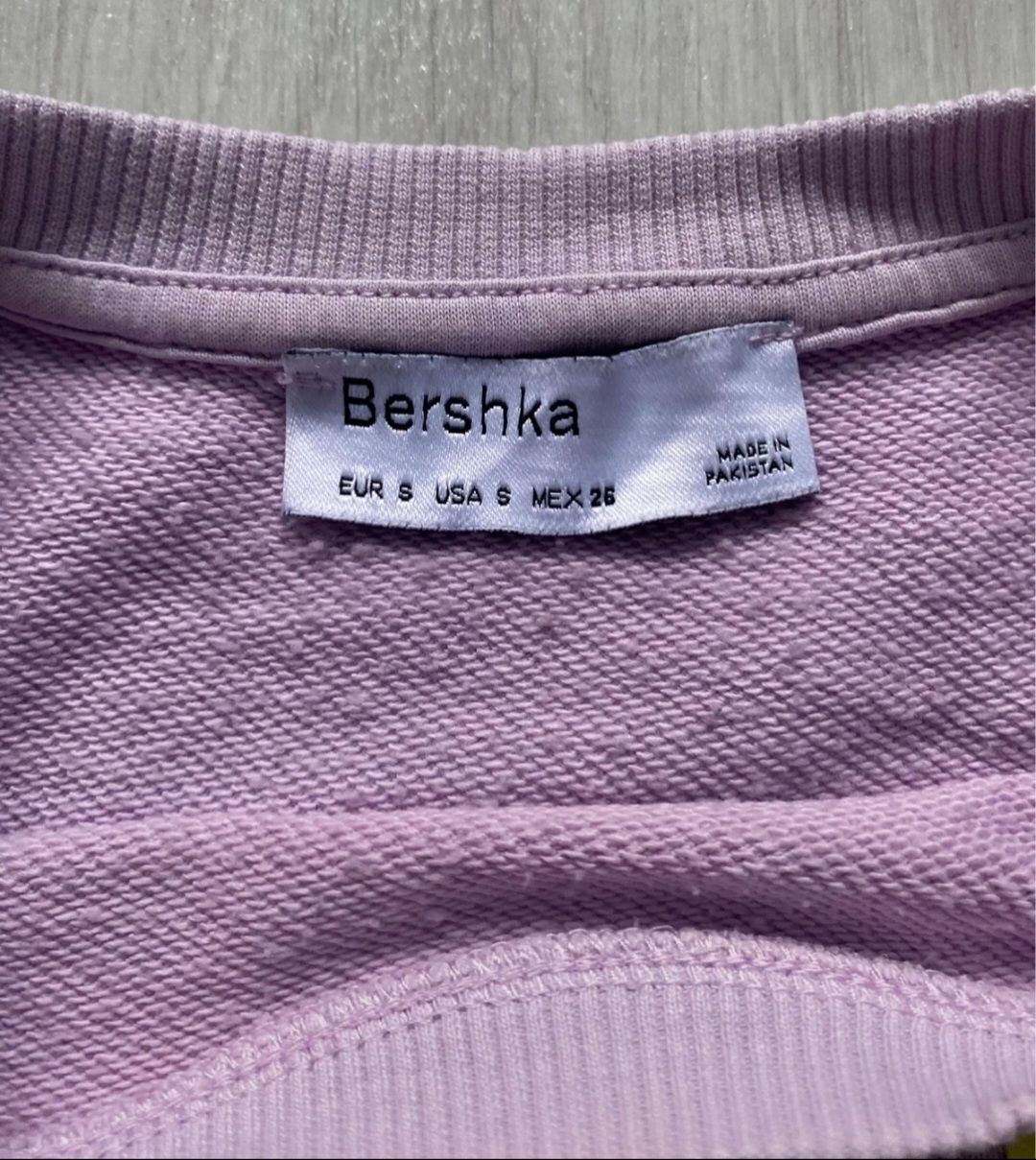 Liliowa krótka bluzka Bershka rozmiar S