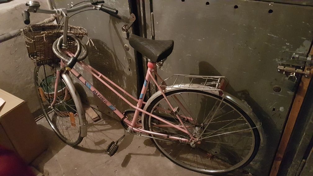 różowy rower damski