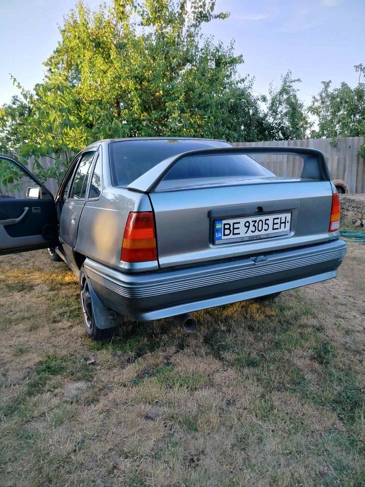 Opel kadet , опель кадет , 1.4 відмінний стан!