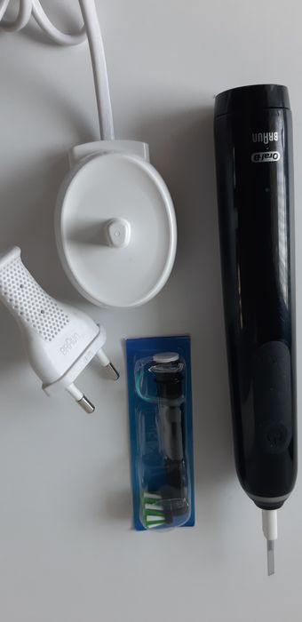 Elektryczna szczoteczka do zębów Oral-B PRO 3 3500