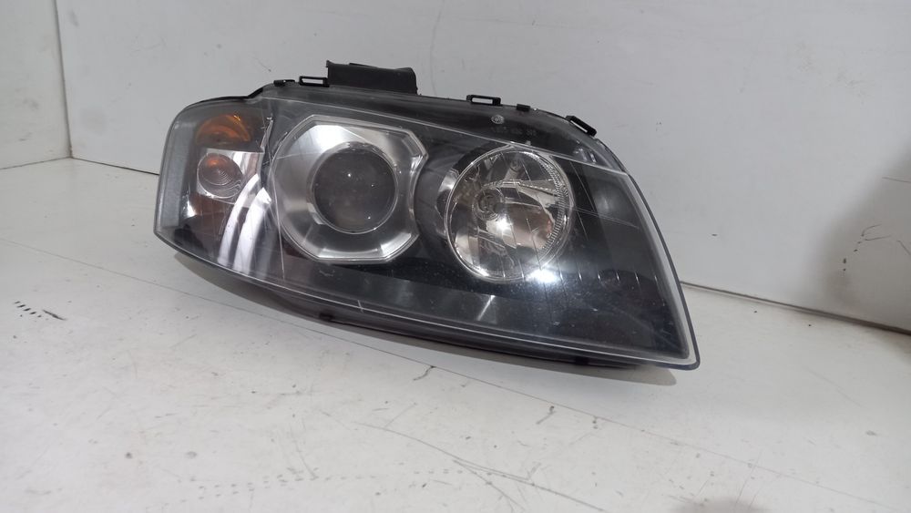 Фара правая Audi A3 8P 2008-2012 8P0941004M