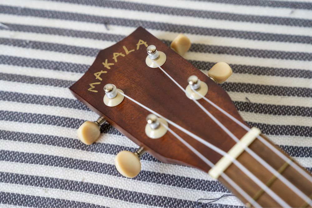 Makala MK-CE ukulele elektryczno-akustyczne