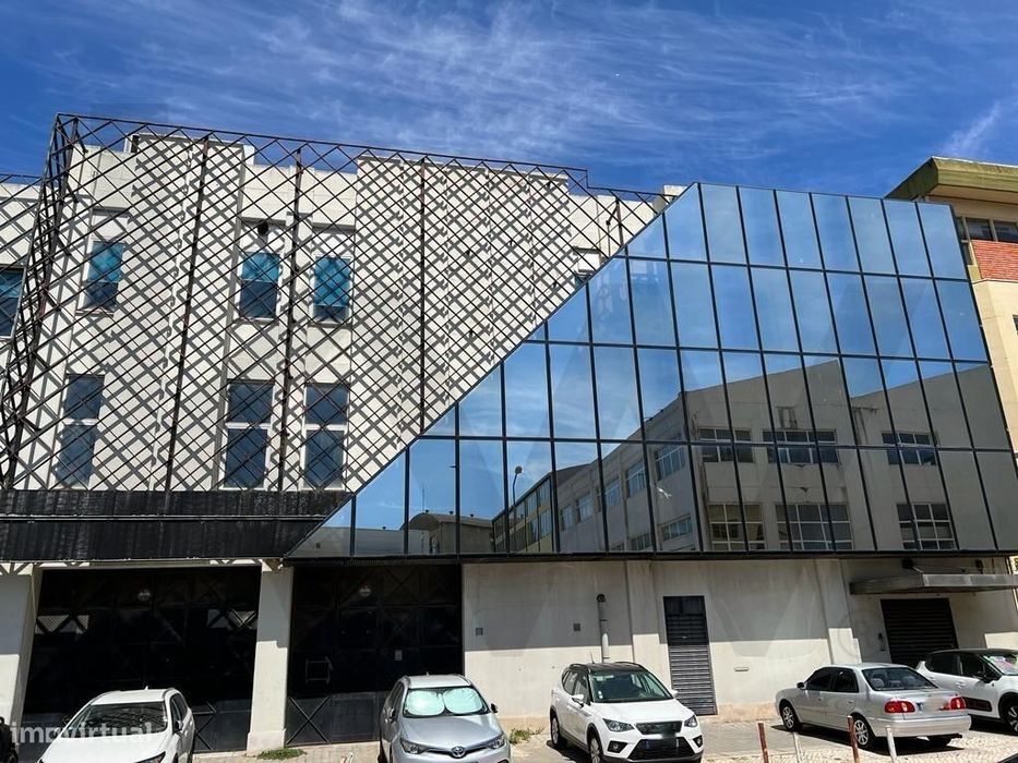 Armazém  Junto ao Aeroporto Internacional de Lisboa  - Prior Velho - L