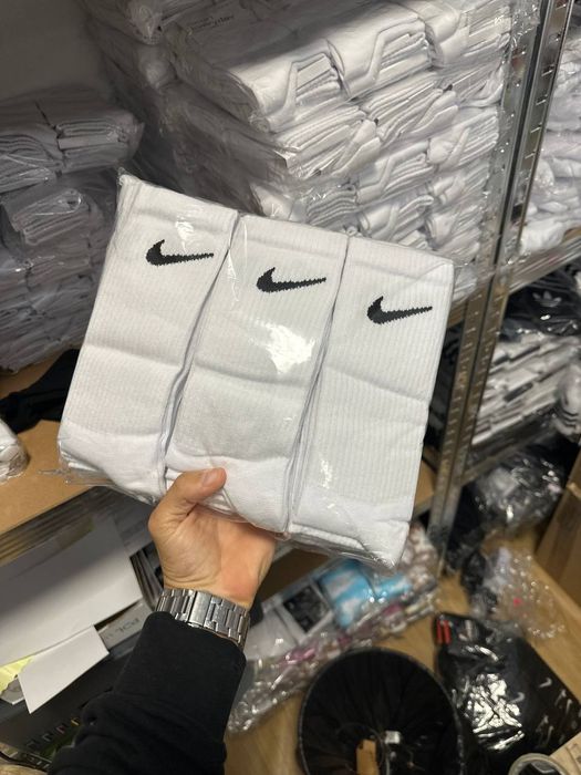 Nike Wysokie Białe Skarpety 39-42