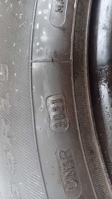 opony zimowe z felgami 195/65 r15  bieżnik 8 mm komplet ford +kołpaki