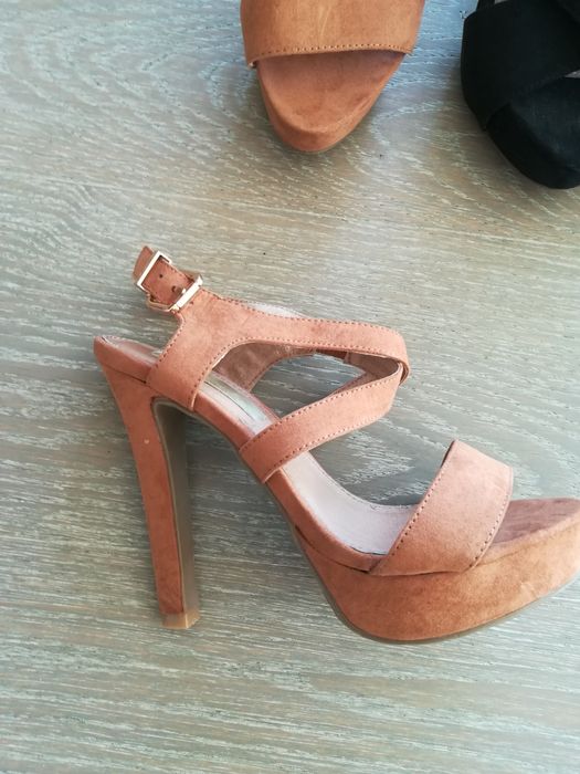 Sandálias Xti novas