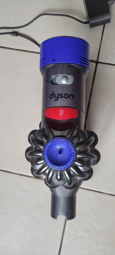 Dyson sv10 пылесос,робочий.