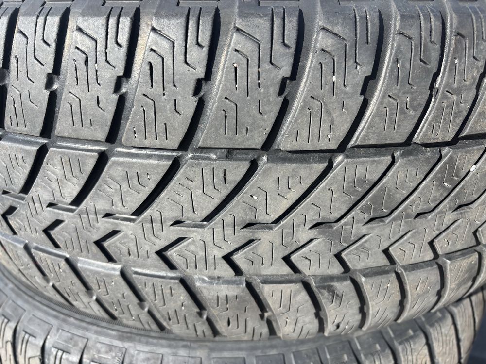 Зимова гума 215/55/R16