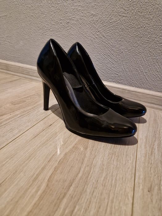 Czarne szpilki lakierowane Jenny Fairy rozmiar 38