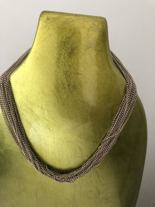 Colar entrelaçado dourado