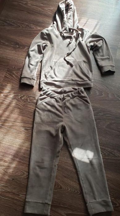 Велюровий костюм на дівчинку 128- 137 р