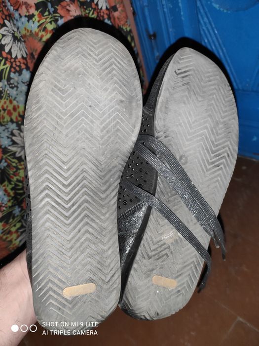 Продам кросовки женские