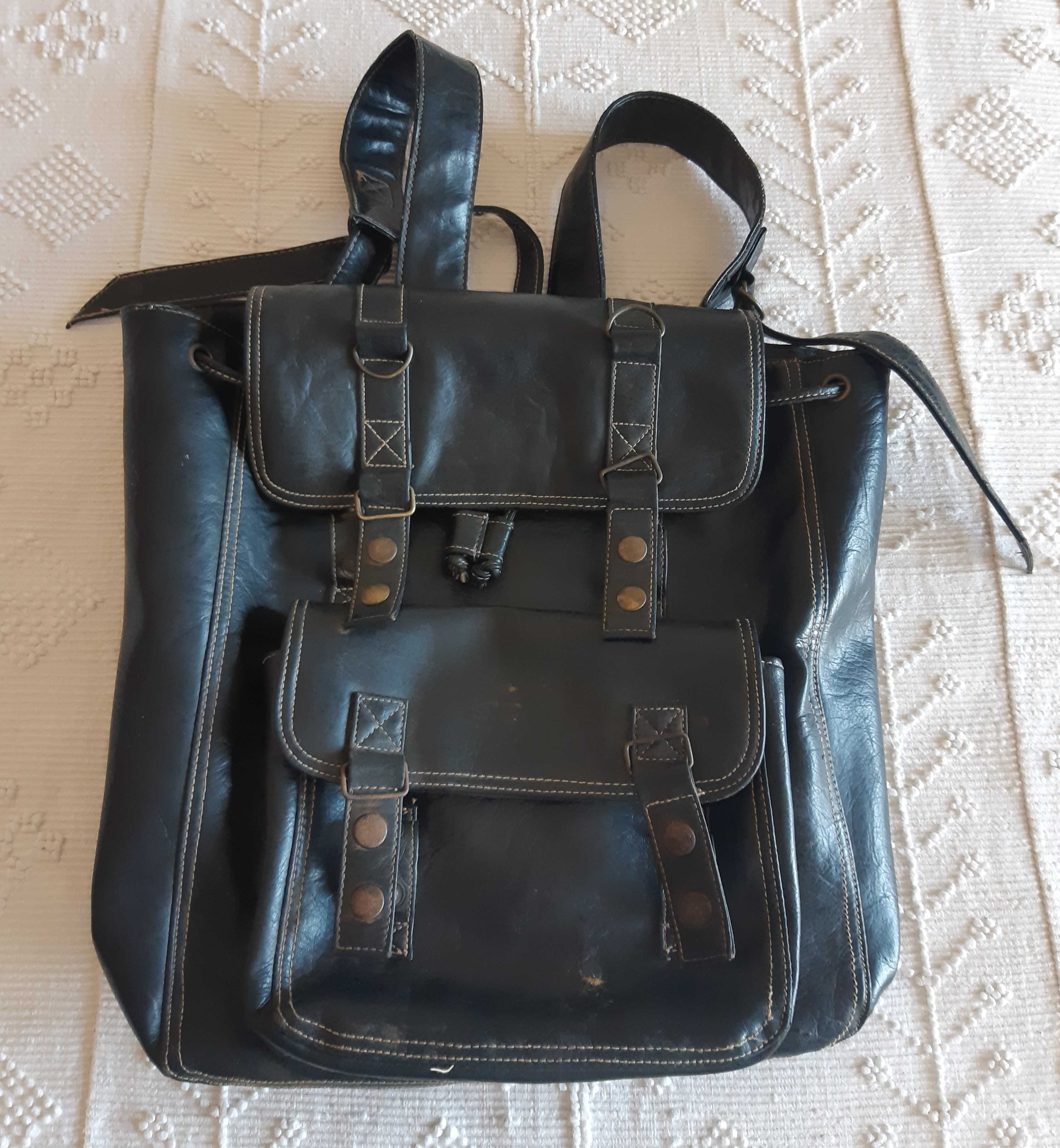 Fantástica Mochila em Pele Sintética