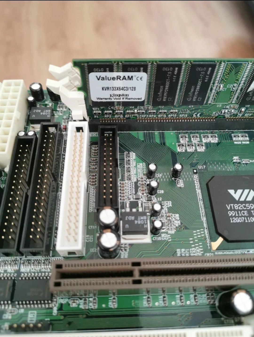 Placa Mãe Super Socket 7 - AMD K6-2 400MHz 128ram