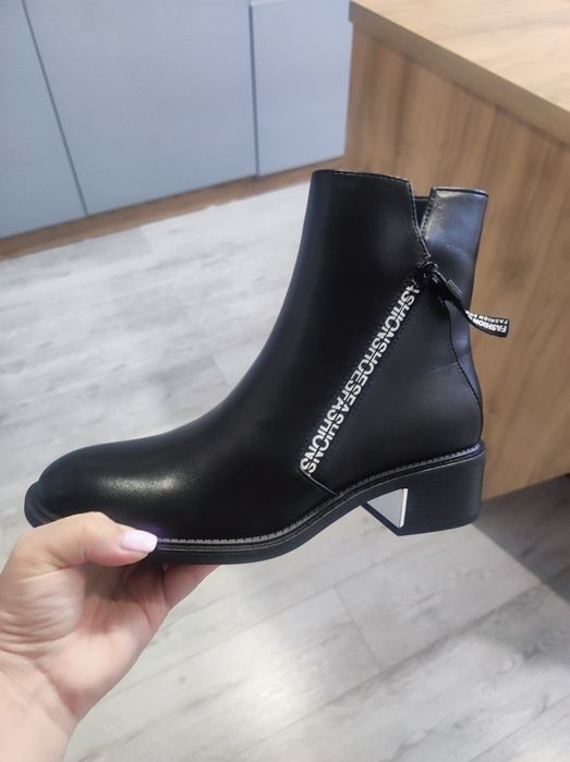 Kozaki botki damskie kolor czarny ,rozmiar 38
