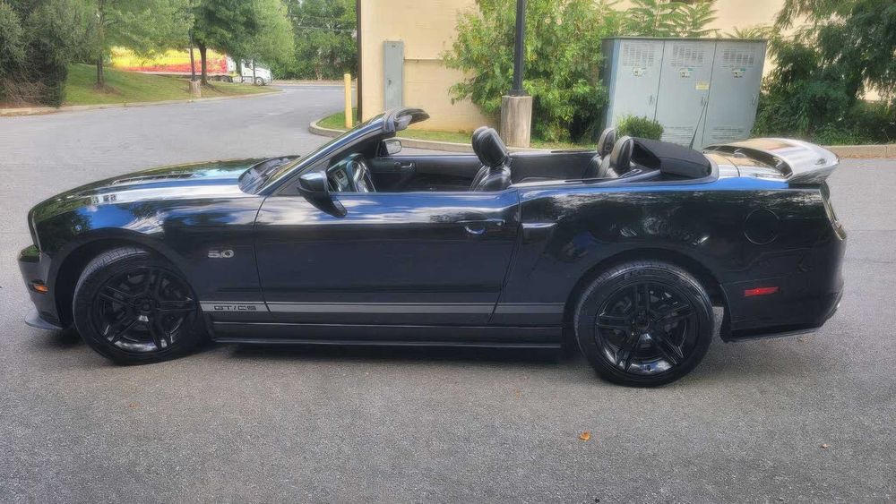 Ford Mustang GT Premium Convertible      2013