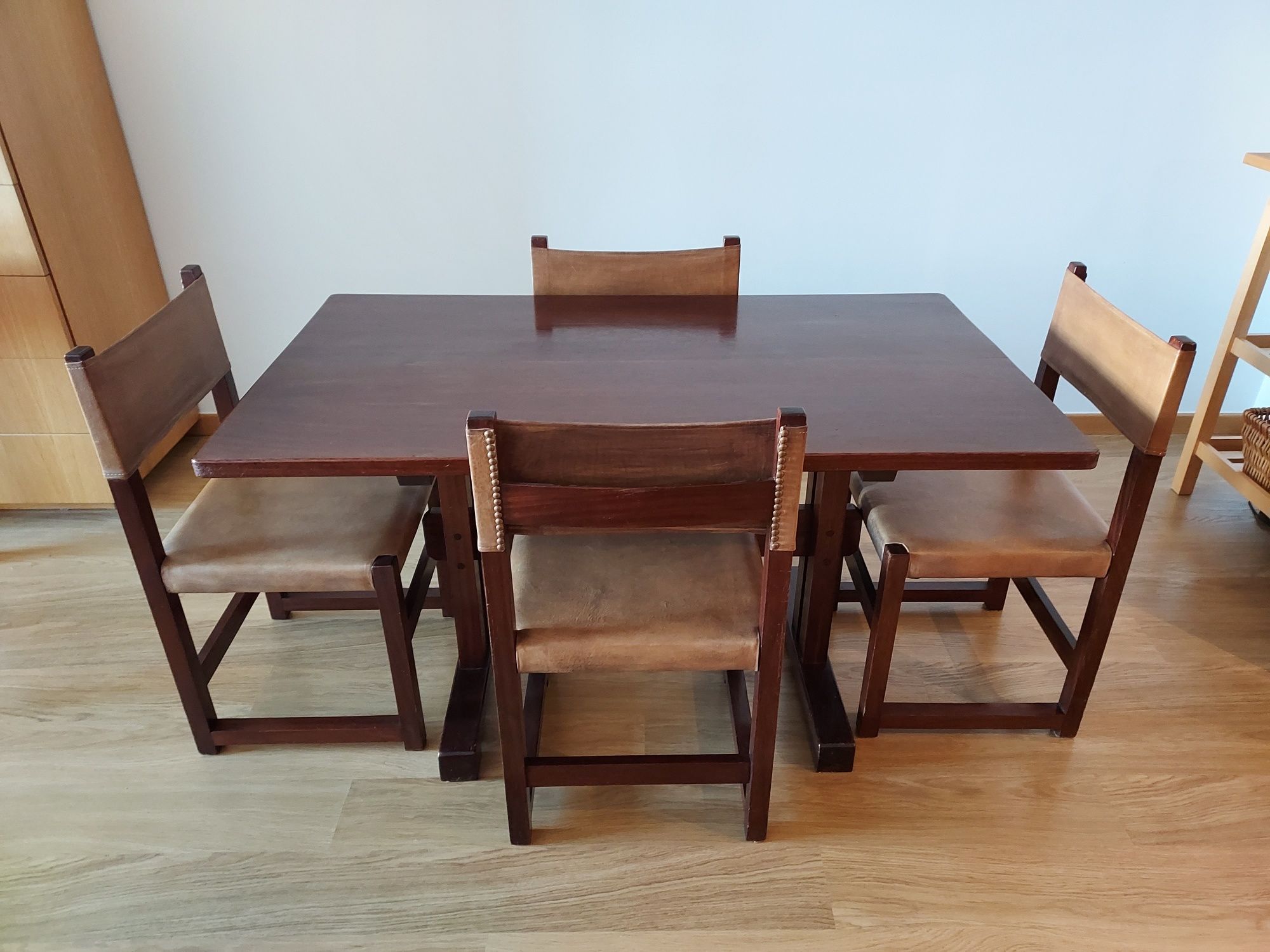Mesa de Jantar e 5 Cadeiras Vintage em Madeira/Pele