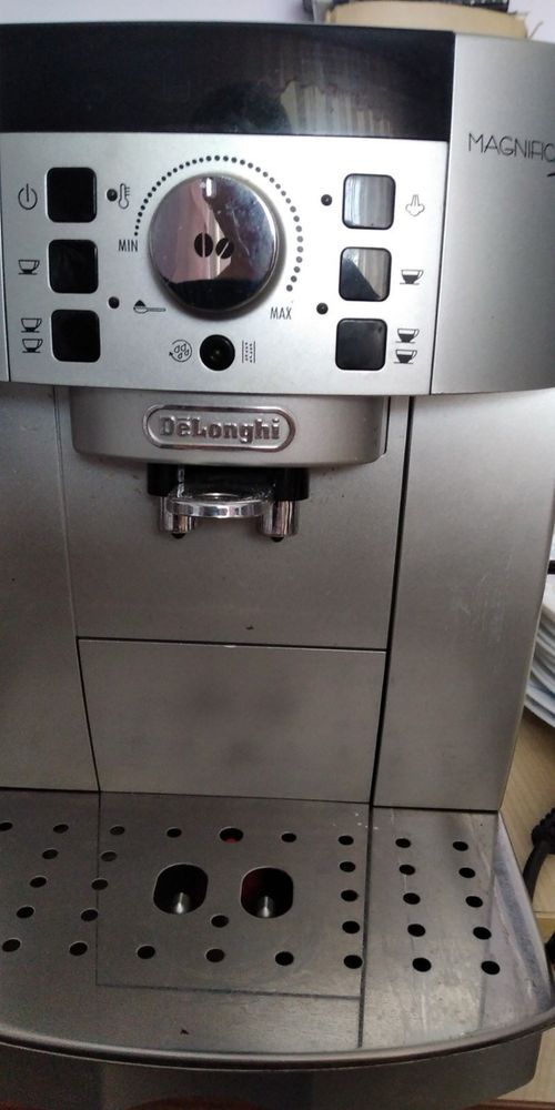 Продам кавоварку deLonghi.