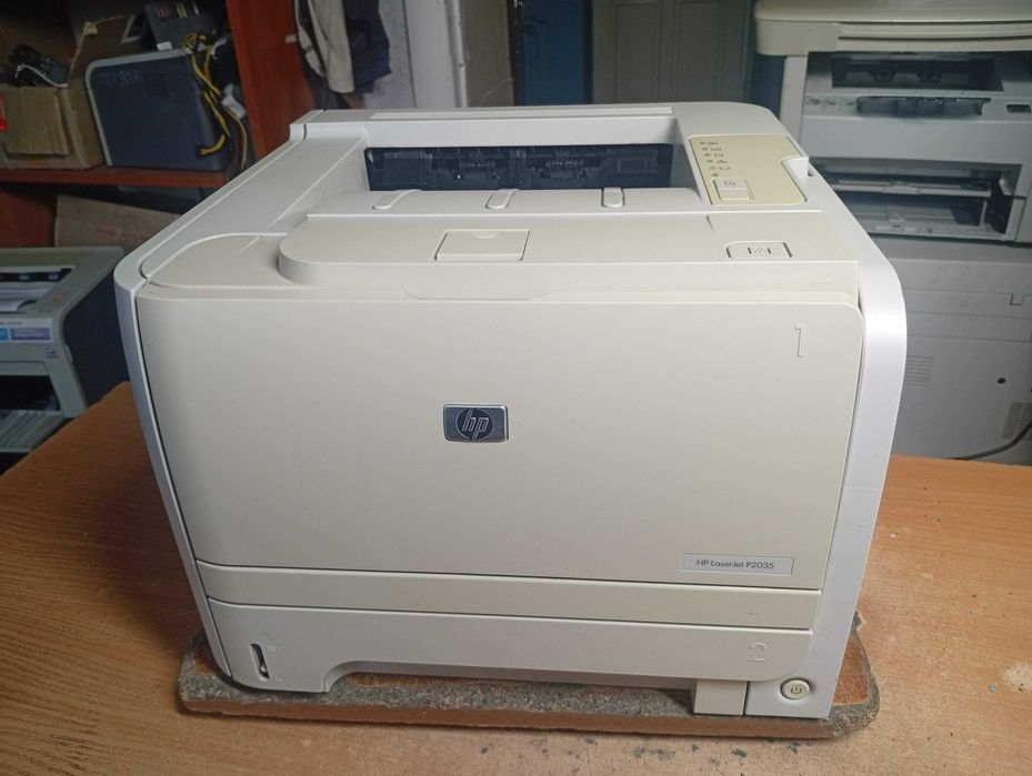 Лазерний принтер HP LaserJet P2035, є кілька штук
