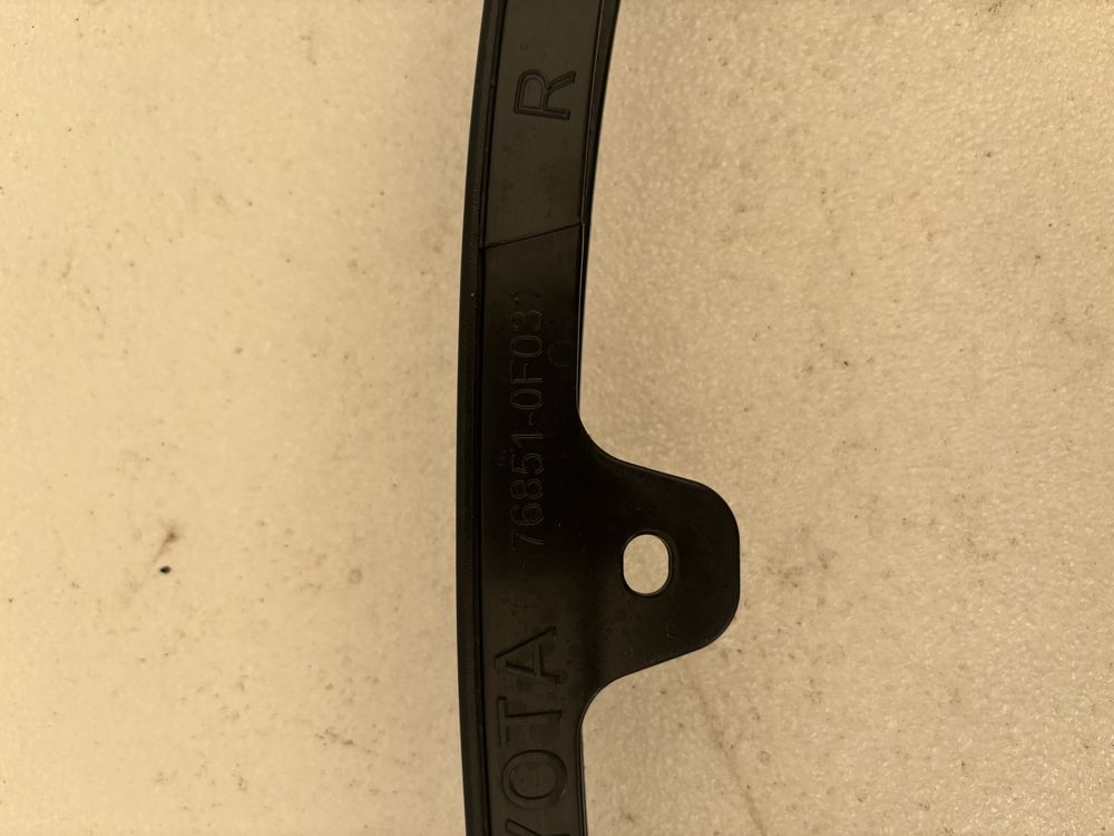 Toyota Verso 09-13 prawy hokej zderzaka przód listwa spoiler prawa