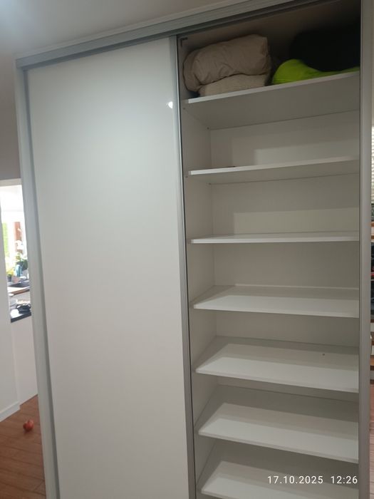 Sprzedam szafę lakierowaną  robioną na wymiar