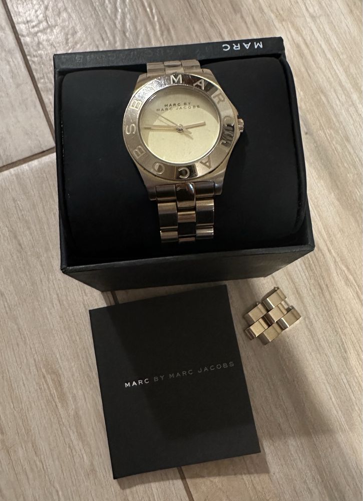 Zegarek damski Marc Jacobs
