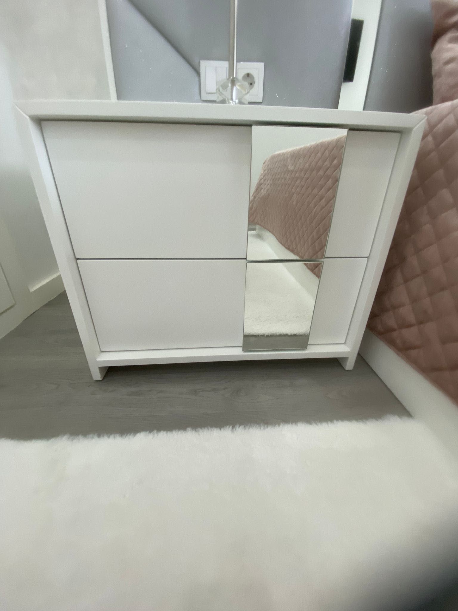 Cama com estrado elevatório + Mesas cabeceira