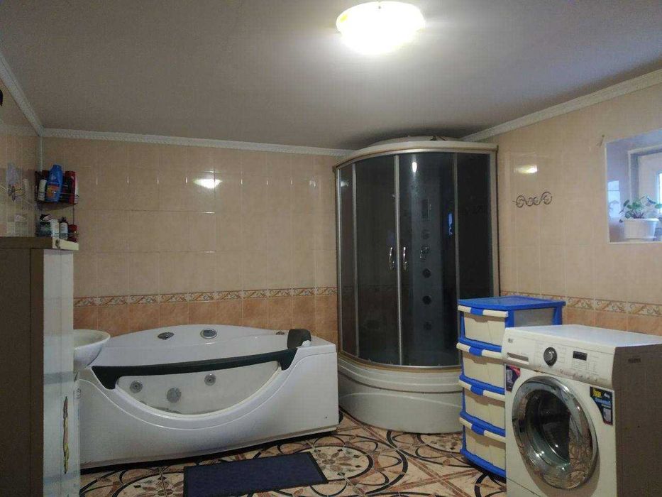 Продаж 2 пов будинку з 2 гаражеми і ділянкою на 12 соток, 236.5 кв.