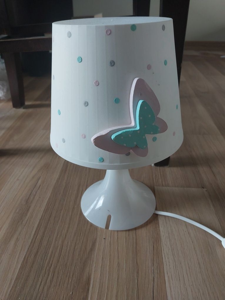 Lampka nocna z motylem